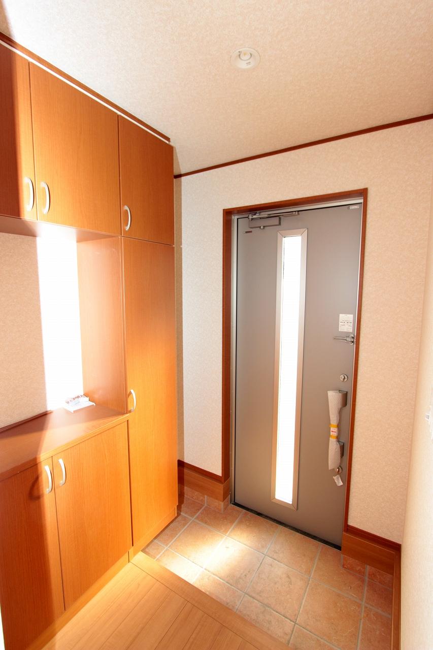 Entrance. Local (11 May 2013) Shooting