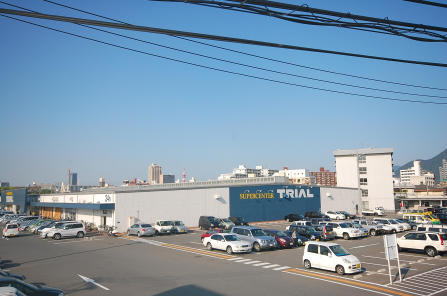 Supermarket. 450m until the trial Higashishinozaki store (Super)