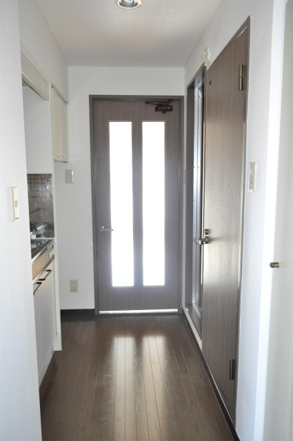 Entrance. Reform is before. Please Come preview the after renovation