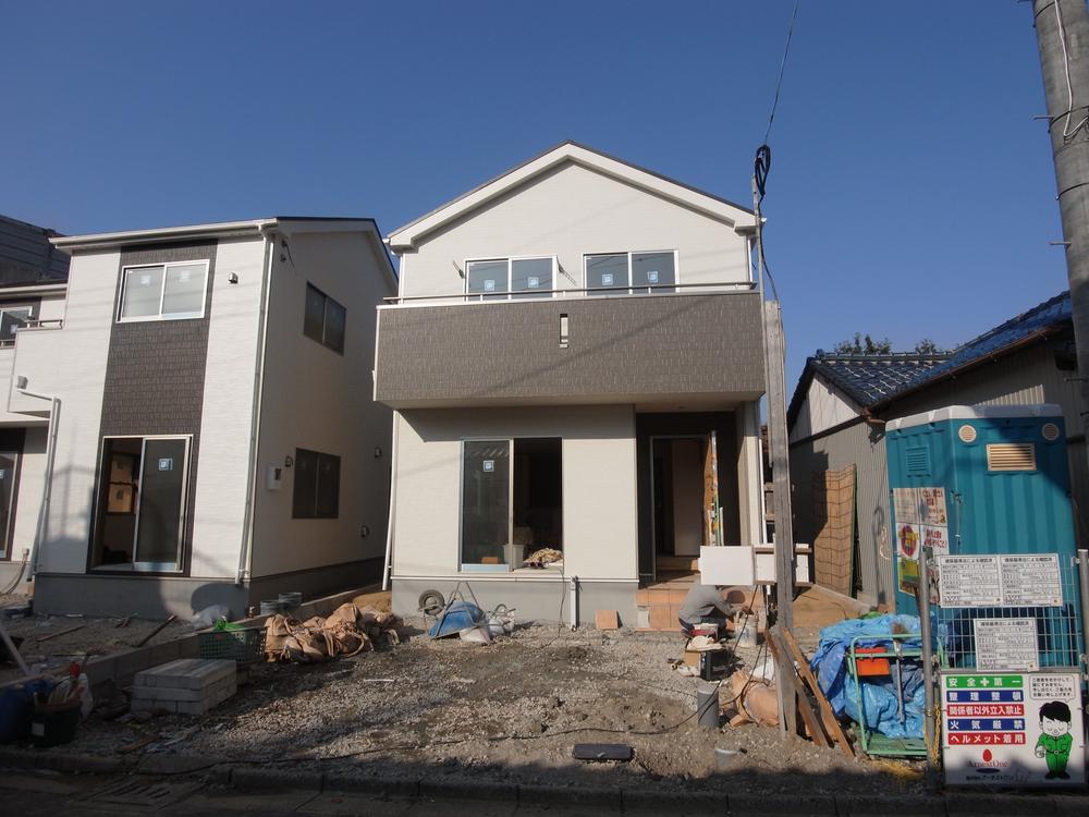 Local appearance photo. Local (11 May 2011) Shooting