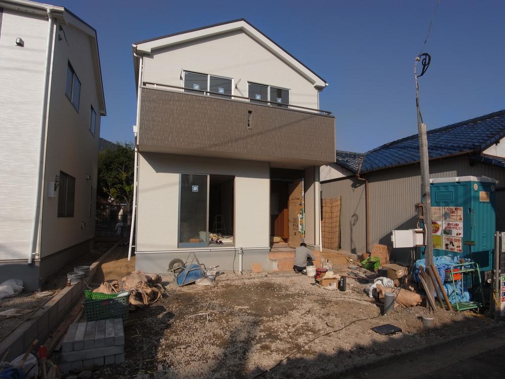 Local appearance photo. Local (11 May 2011) Shooting