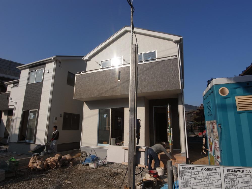 Local appearance photo. Local (11 May 2011) Shooting