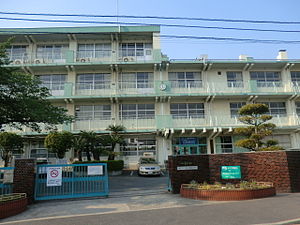 Junior high school. 526m to Kitakyushu Kikuryou junior high school (junior high school)
