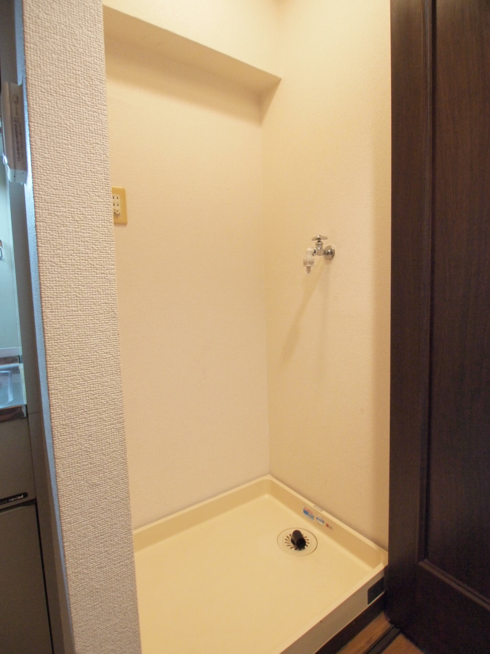 Other Equipment. It is indoor washing machine Storage