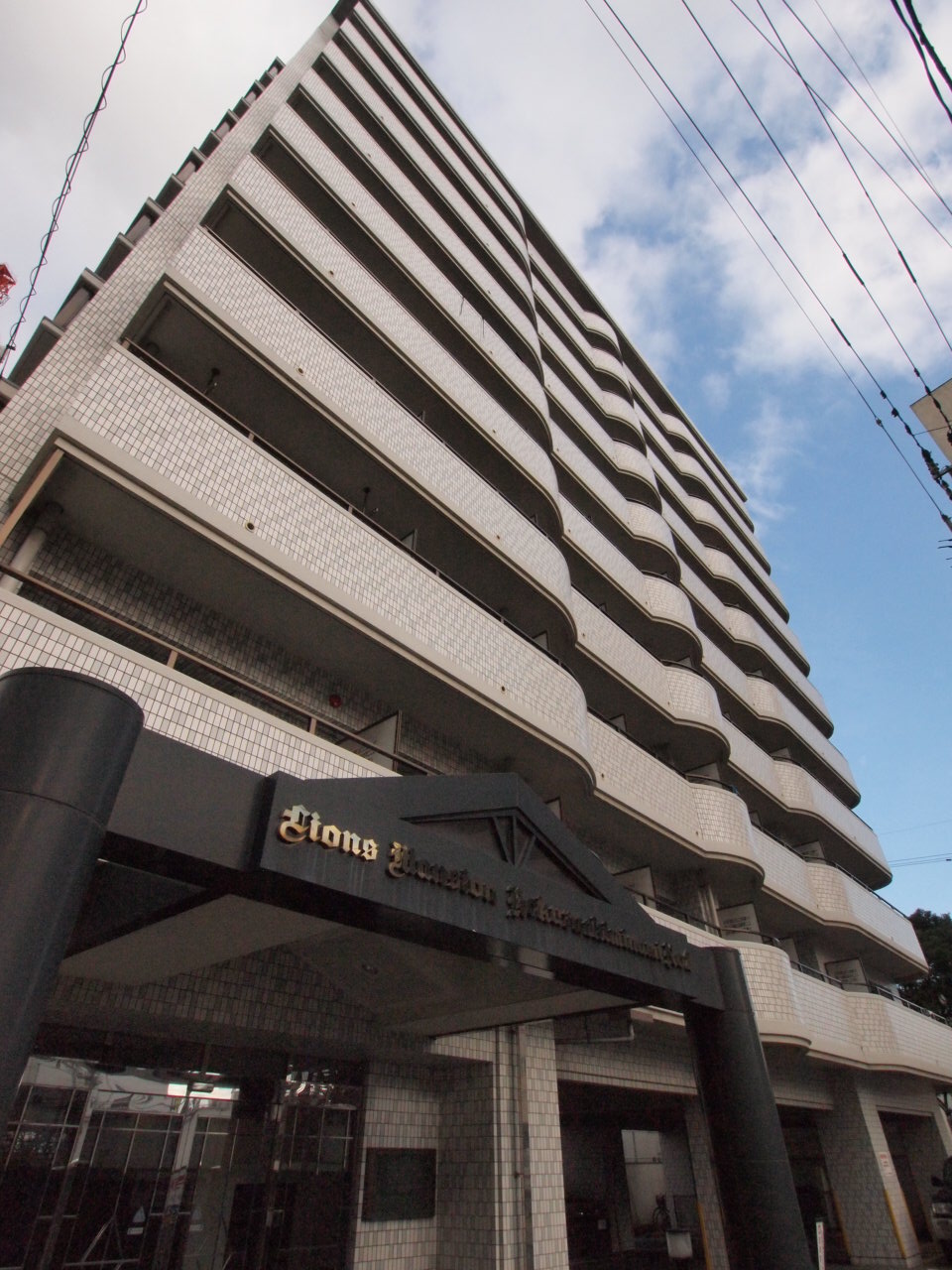 Building appearance. Kitakyushu central post office the immediate vicinity ☆ Also nearby are also park ☆