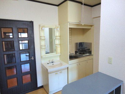 Entrance. Toilet