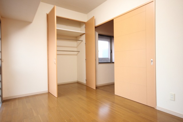 Living and room. Storage also firmly