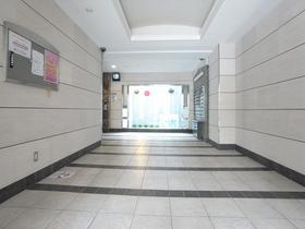 Entrance. 1F in Entrance. So to speak properties of face!
