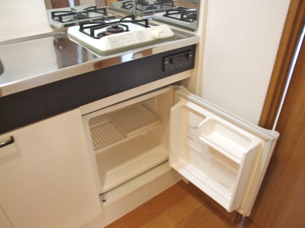 Kitchen. Equipped with a refrigerator under the stove! ! Optimal capacity to live alone! !