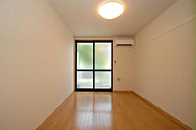 Living and room. Room of floor 1F free ring ・ More than 2F is the carpet