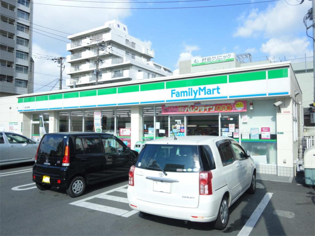 Convenience store. 450m to Family Mart (convenience store)
