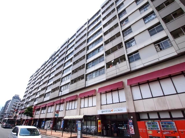 Supermarket. 620m until Gourmet City (Super)