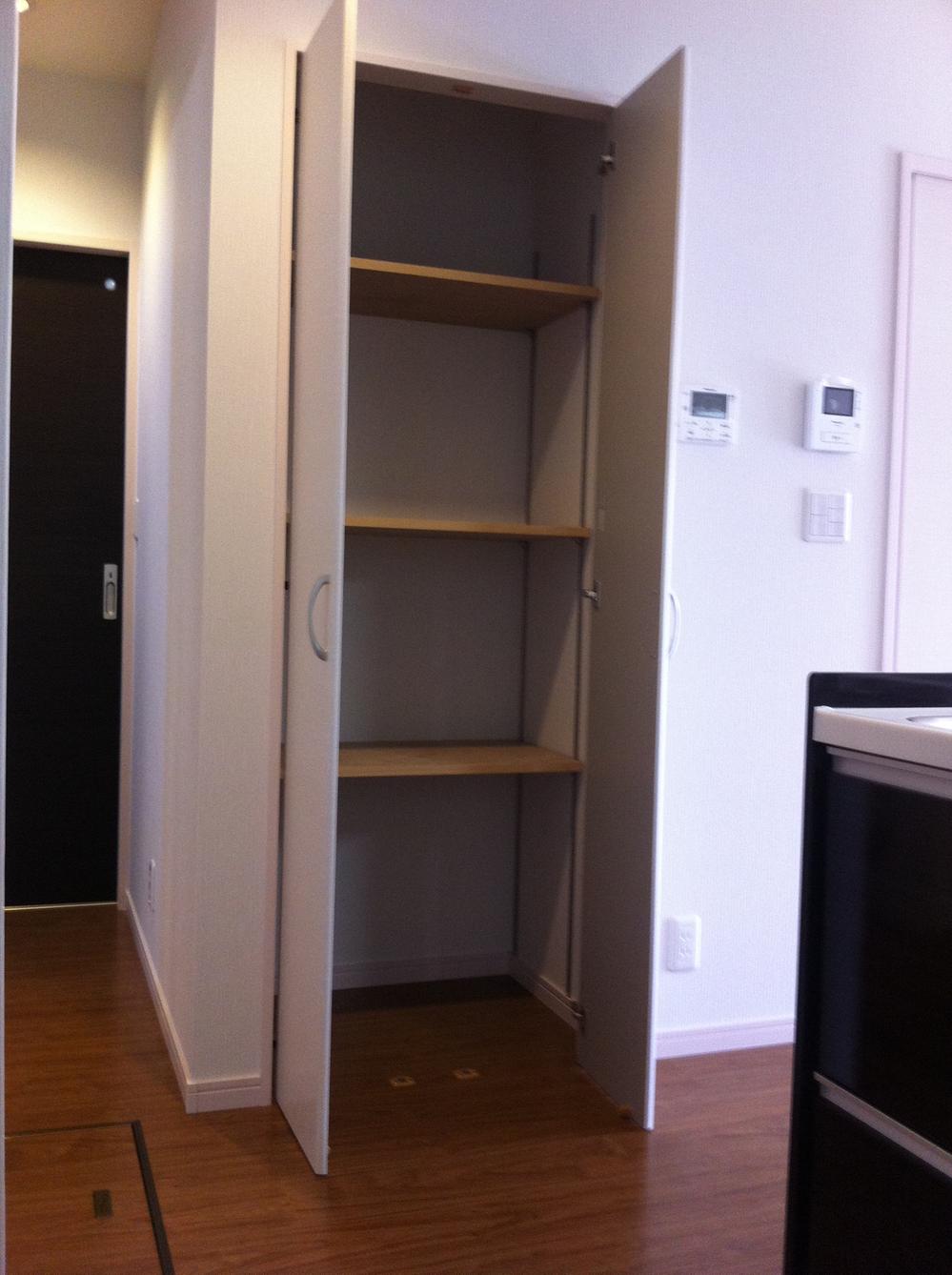 Receipt. You can use as a food warehouse because there is a kitchen next to the storage