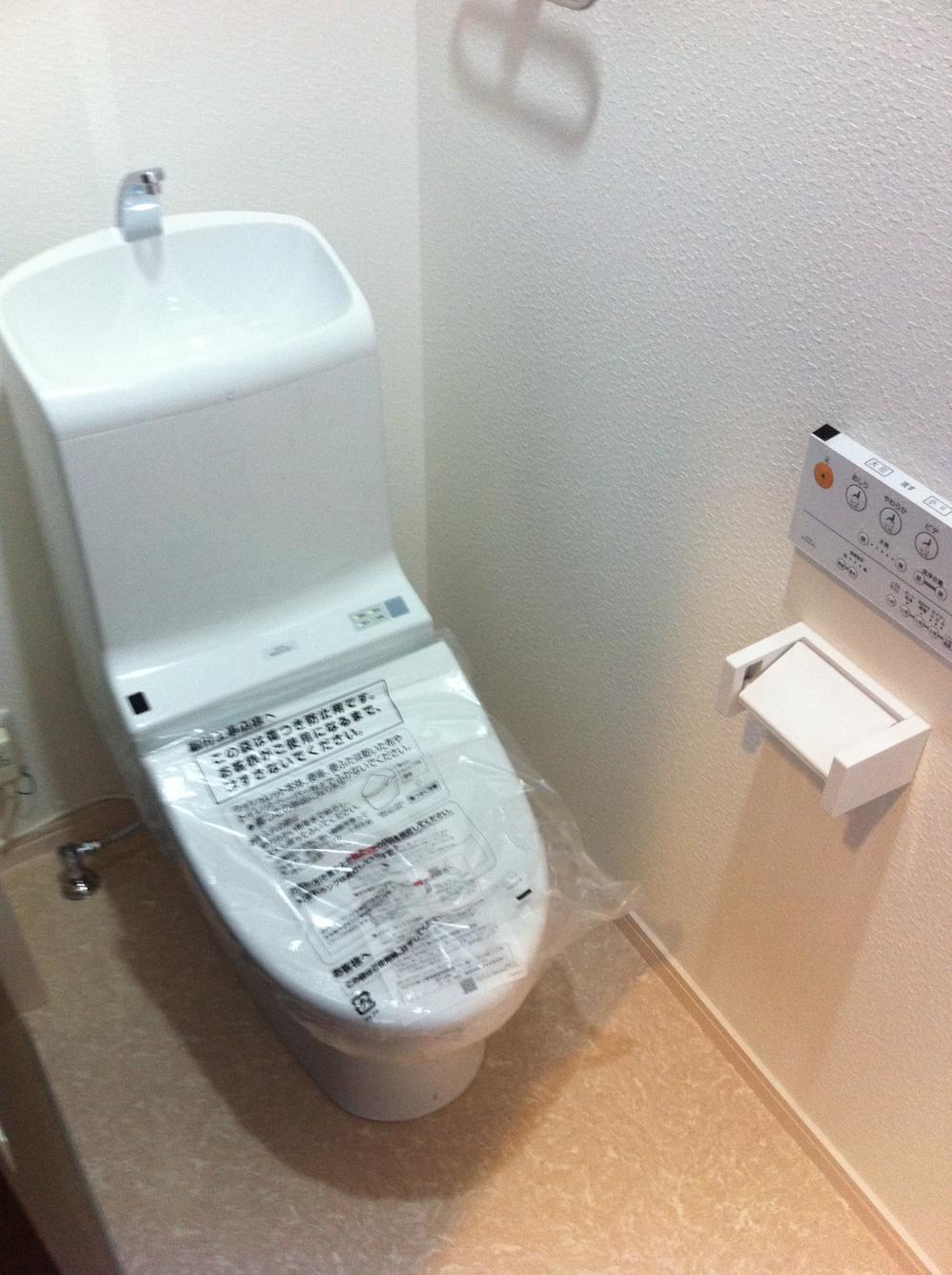 Toilet. Equipped with toilet to upper and lower floors. With window