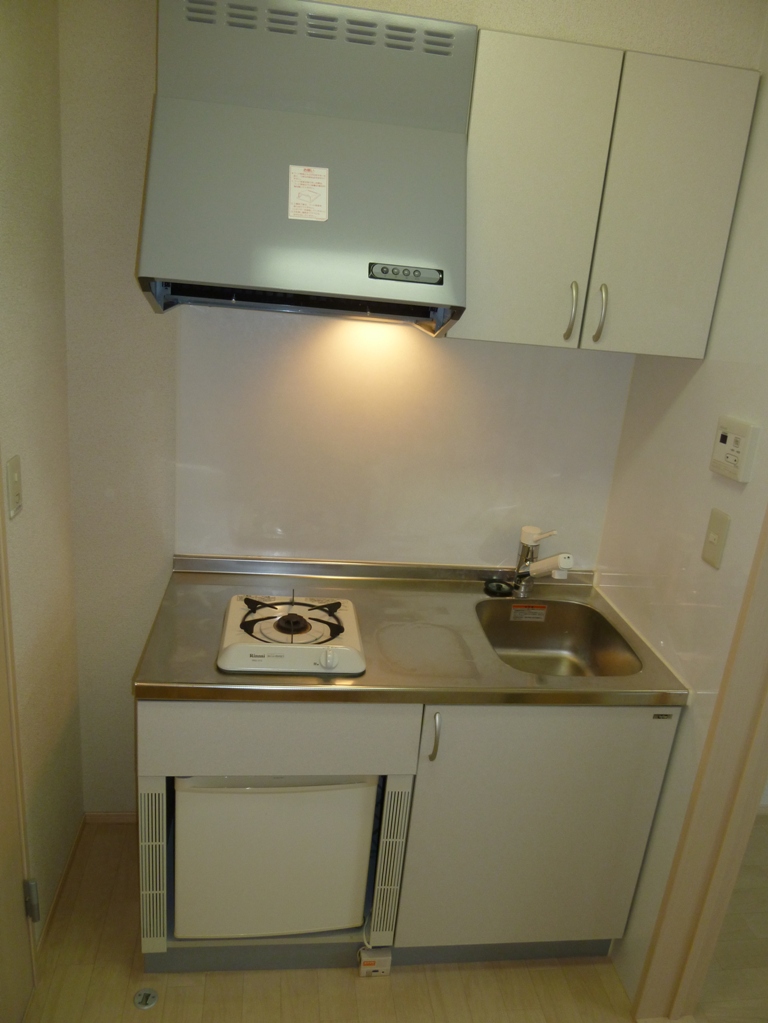 Kitchen. 1-neck Konromini fridge