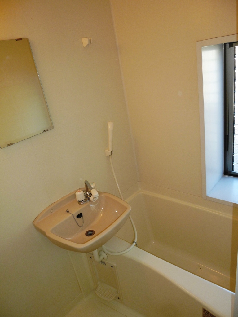 Bath. Wash ・ With window