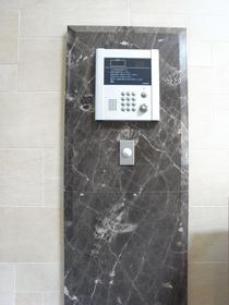 Entrance. Auto-lock operation panel. Security level up ↑