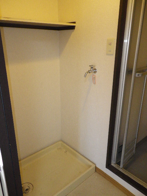 Washroom. There yard indoor washing machine