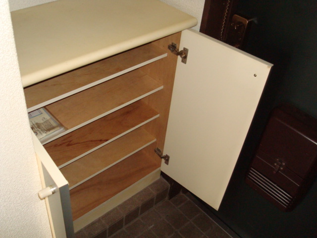 Entrance. Cupboard