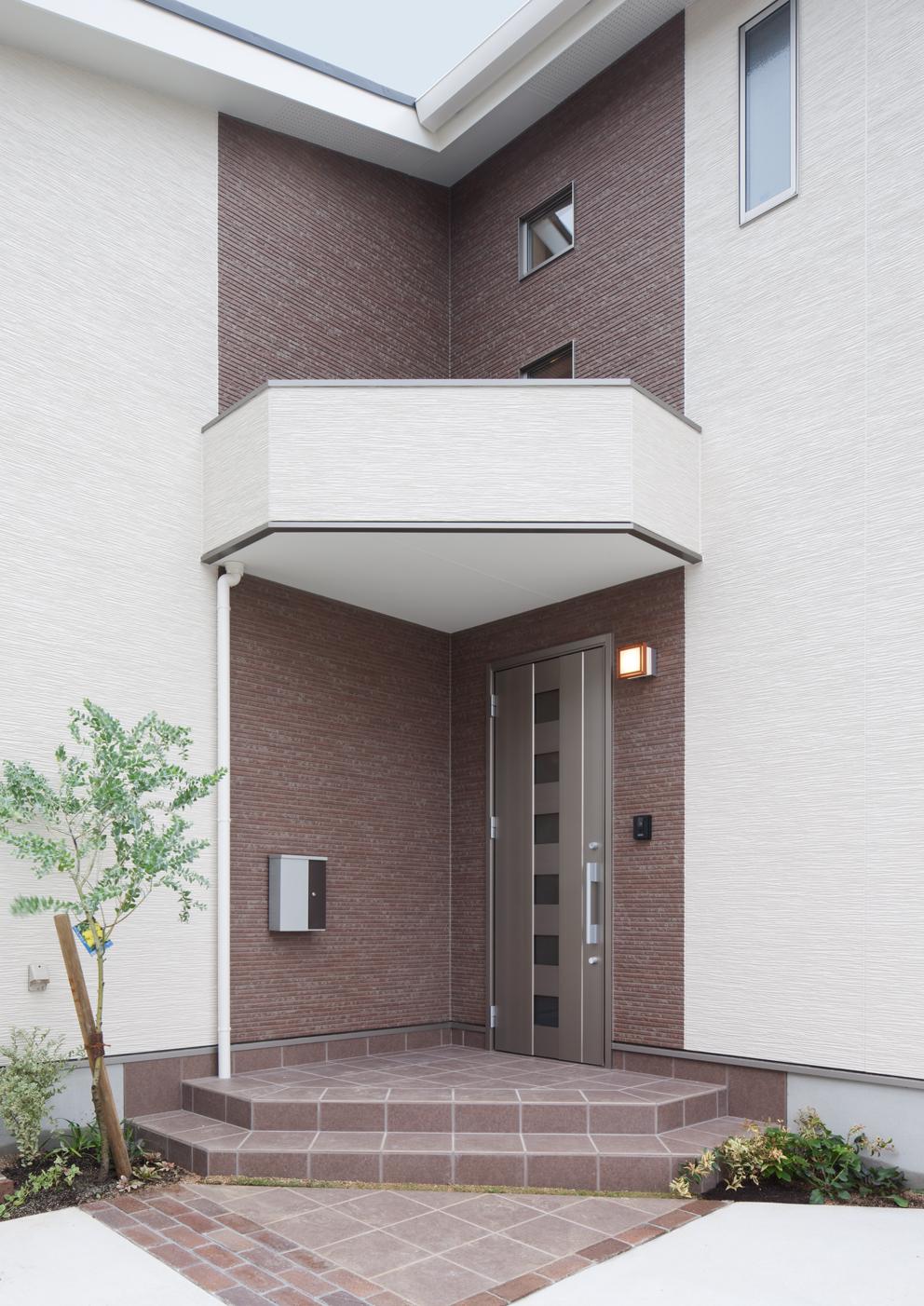 Model house photo. Sale house porch photo (September 2013 shooting)