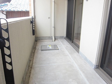 Balcony. It is also easy to dry laundry thing.