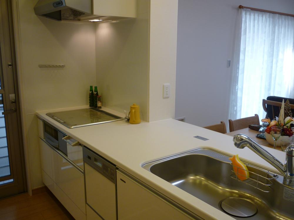 Kitchen. No. 3 place The kitchen is, Adopt an artificial marble worktop