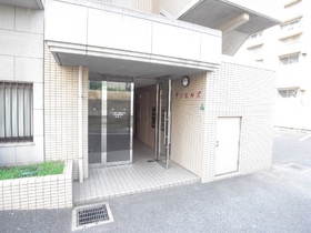 Entrance. Apartment face Entrance