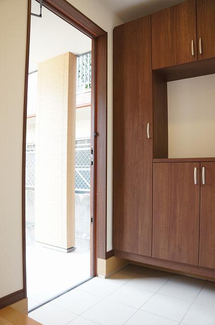 Entrance. Enforcement example