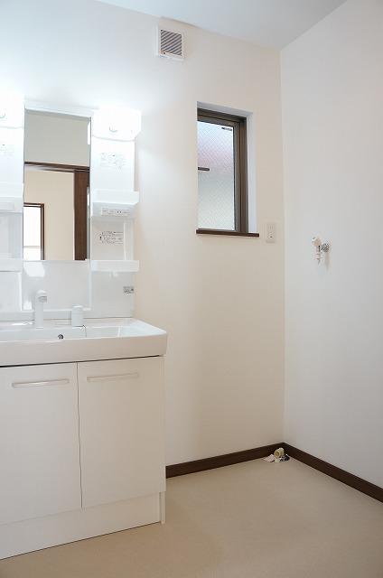 Wash basin, toilet. Enforcement example