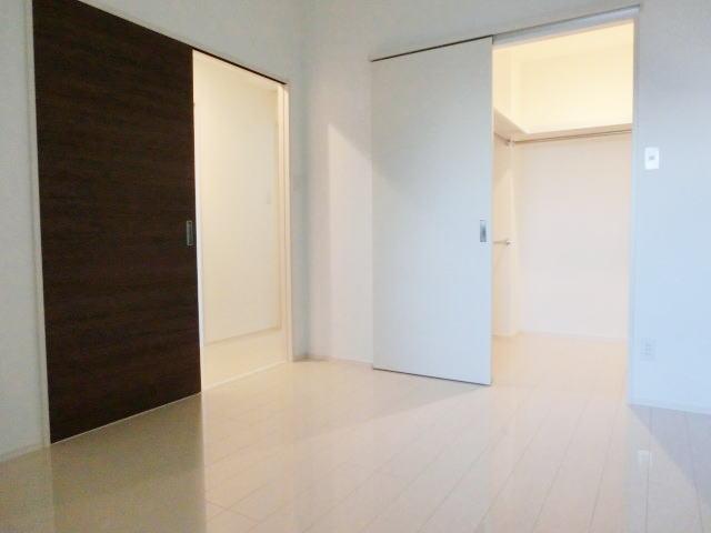 Living and room. Western style room ・ Walk-in closet there