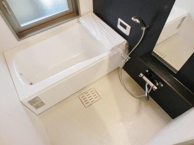 Bath. Add cooked ・ Window there