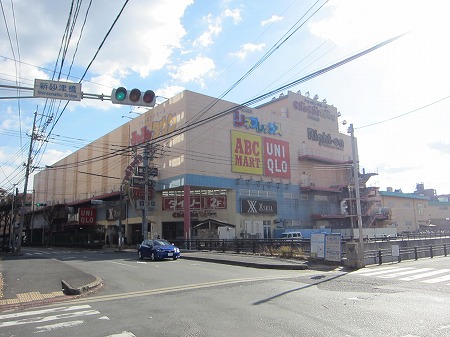 Shopping centre. Chachataun Ogura until the (shopping center) 192m