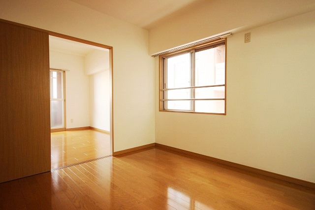 Other room space. dining