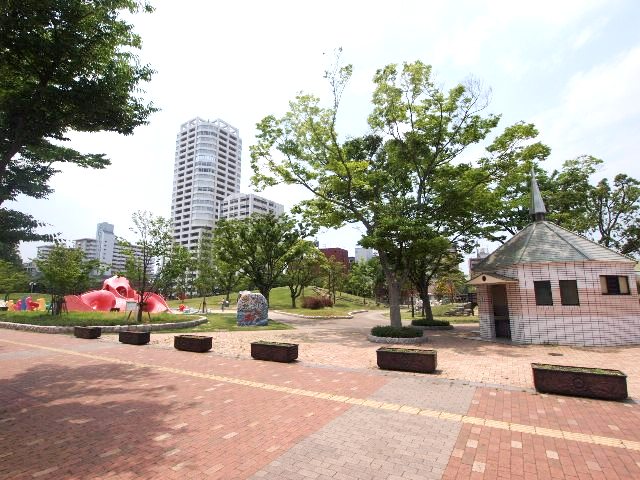 park. 1102m to Otemachi park (park)