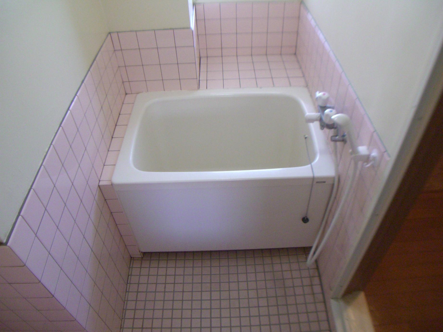 Bath. Deposit ・ No key money