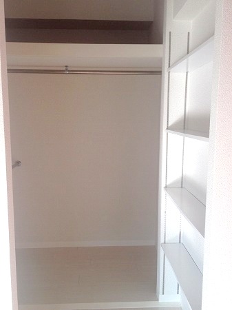 Receipt. Spacious walk-in closet