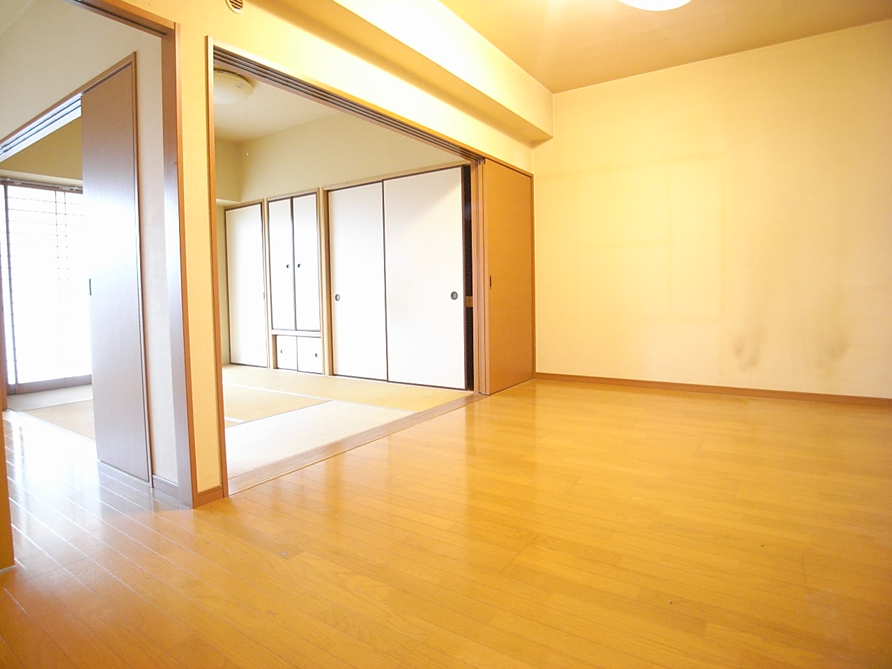 Living and room. You can also use in the one room in the full open