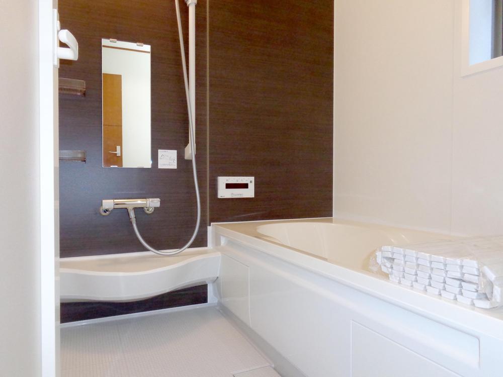 Bathroom. And relaxed in one pyeong type of bathroom, You can also enjoy sitz bath. Also it has a bathroom drying function.