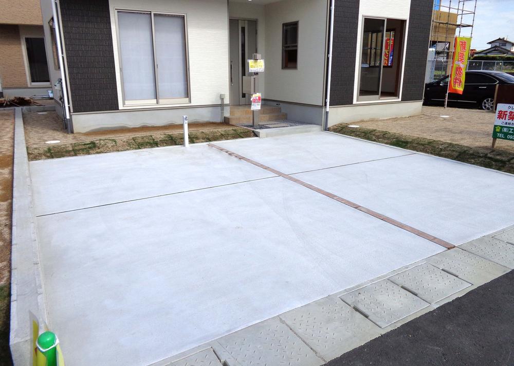 Parking lot. Frontage also widely, Easy to park easy-to-use is a good parking (^. ^)