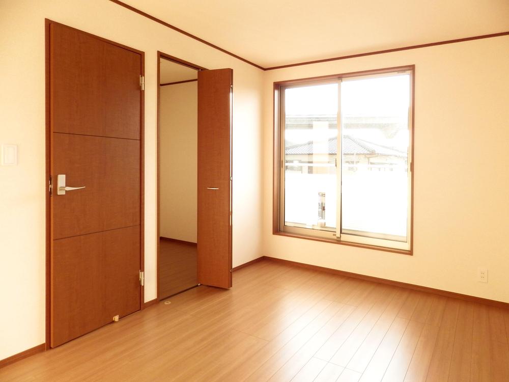 Receipt. This room with two quires closet.