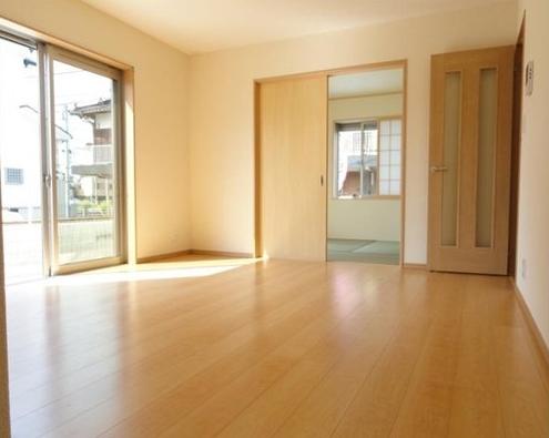 Living. The image is an image. It may be different from the present situation.