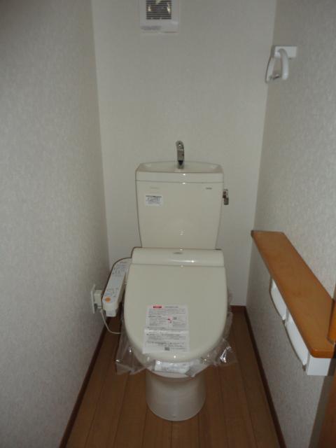 Toilet. It is the same type of toilet.
