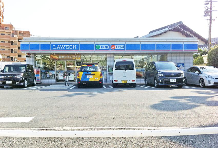 Convenience store. 447m until Lawson Kokura Fujimi-chome shop