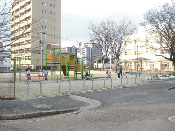 park. 5m to northern Sakura Park (park)