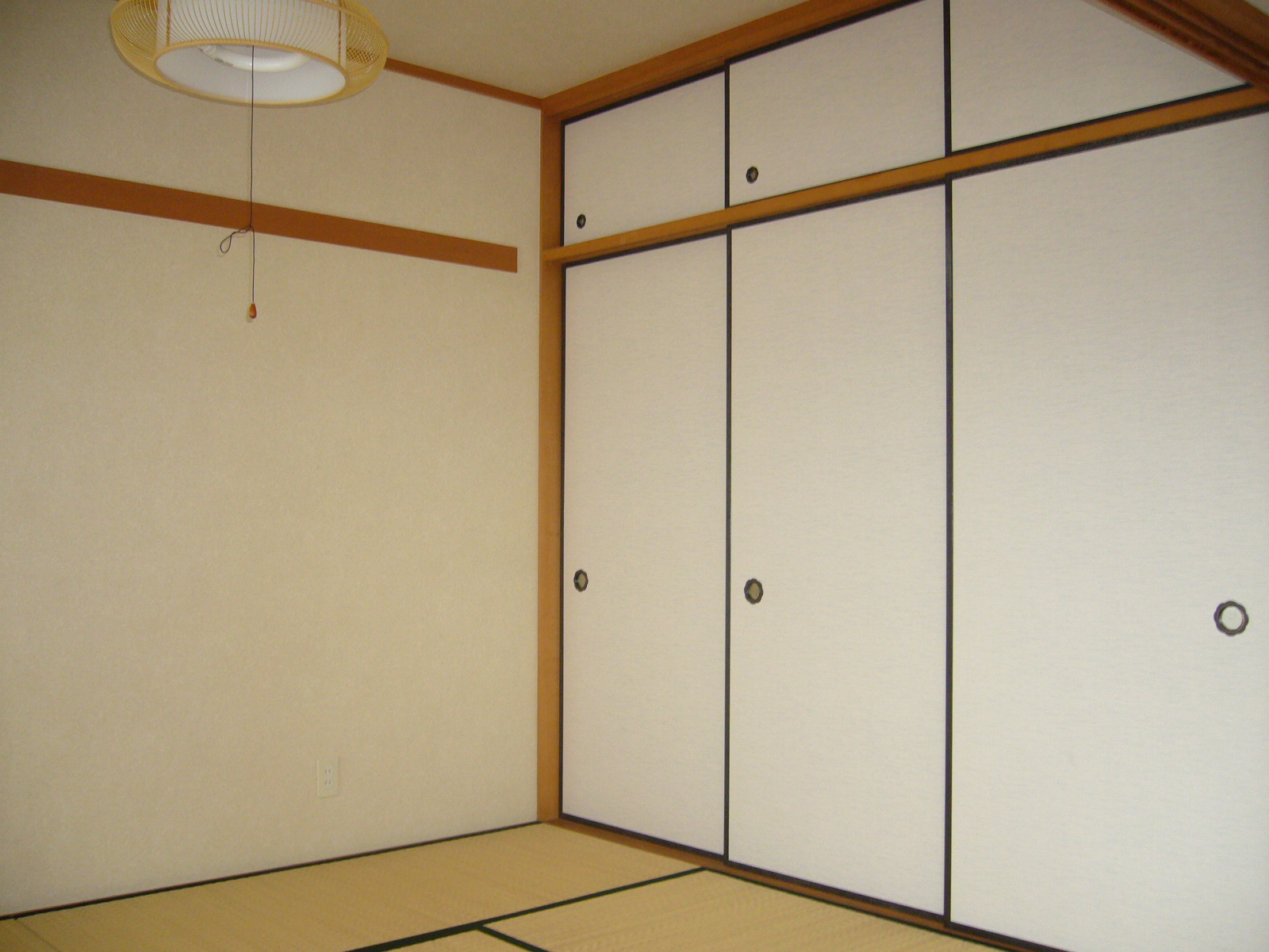 Receipt. Closet with 1.5 between + upper closet