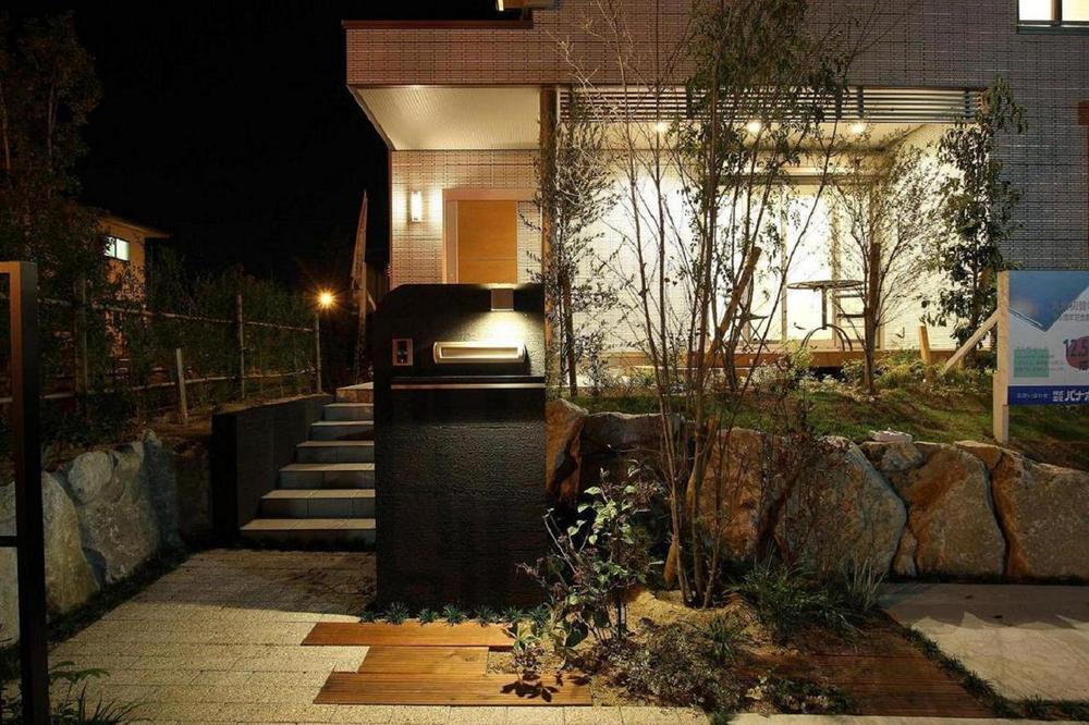 Entrance. 12-18_ approach