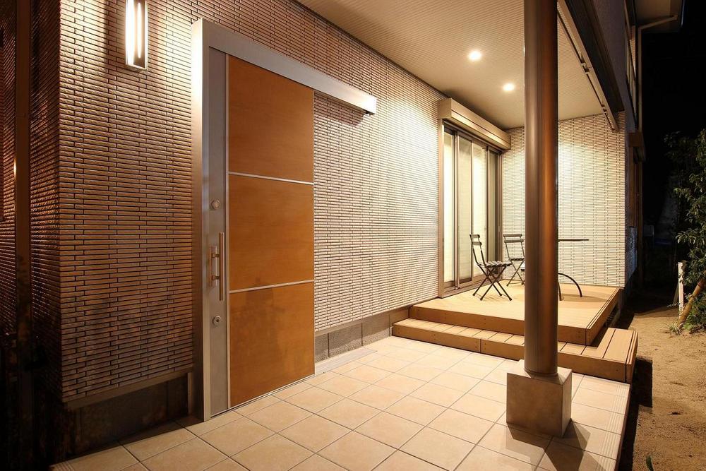 Entrance. 12-18_ entrance