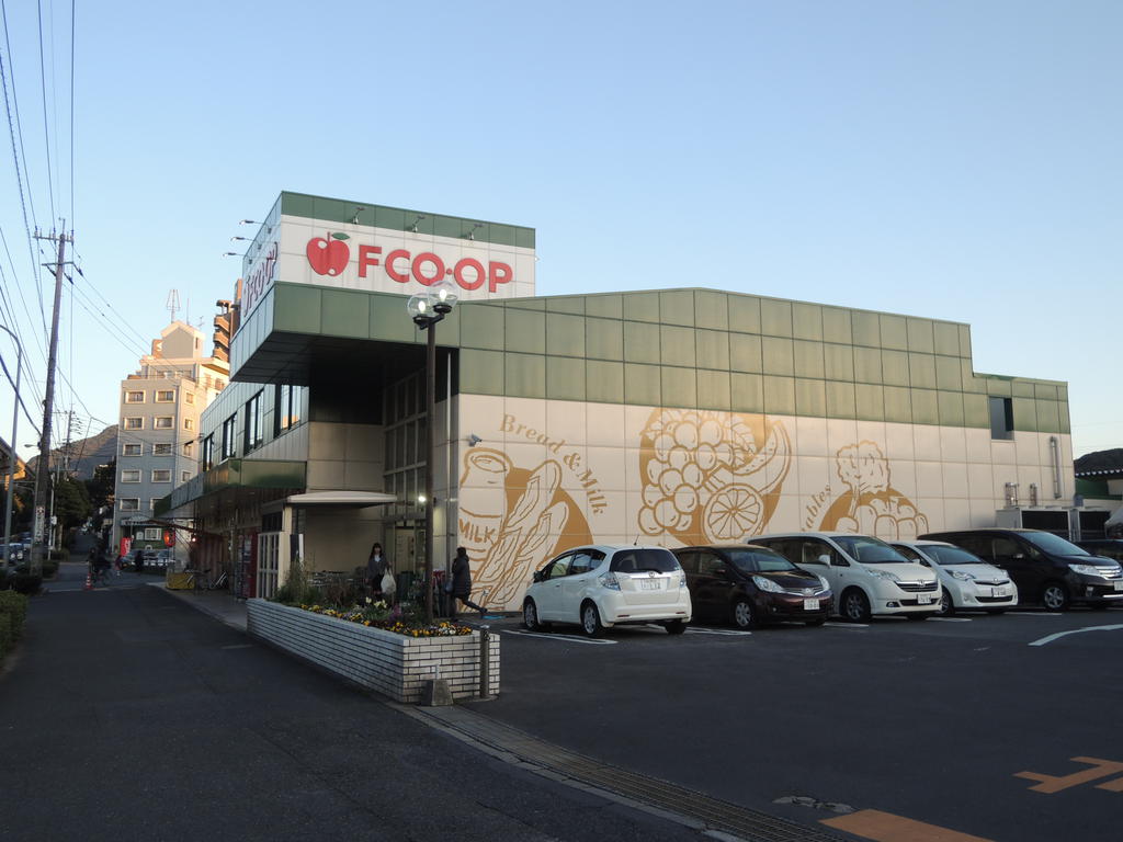 Supermarket. Efukopu Coop to (super) 200m