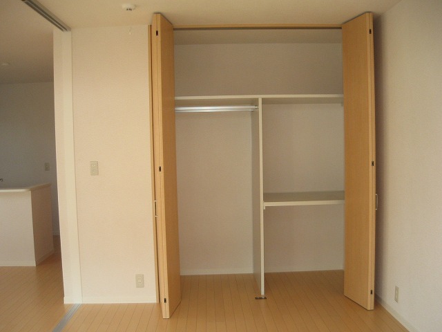 Receipt. Plenty of storage. Okay two people living! !