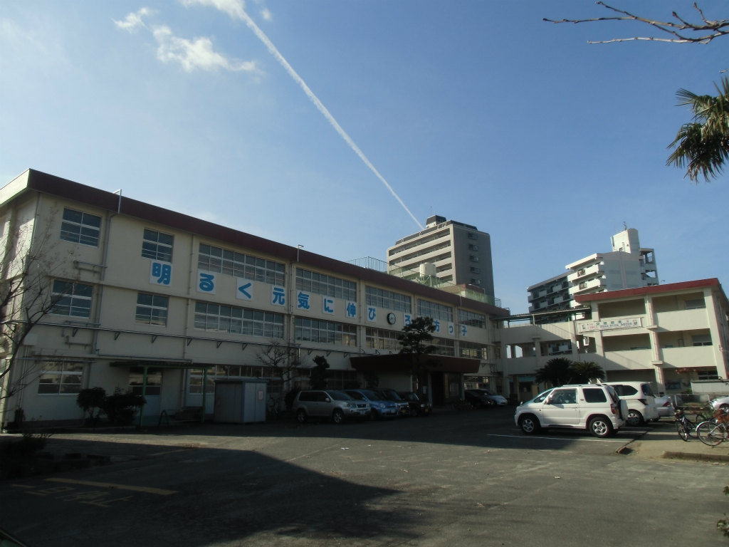 Primary school. 139m to the north elementary school (elementary school)